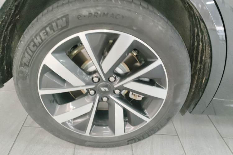 Used Li Auto L8 2023 Pro Model Right Rear Wheel Hub