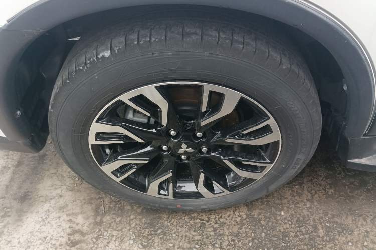 Used Mitsubishi Outlander 2020 2.4L 4x4 Zhi Xiang Edition 5 Seats Right Rear Wheel Hub