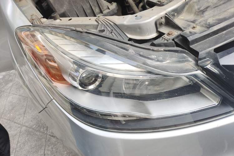 Used JMC Yusheng S350 2014 2.4T Automatic 4x4 Diesel Luxury Version with Sunroof 5 Seats