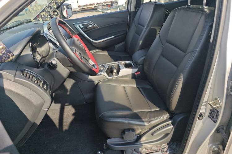 Used JMC Yusheng S350 2013 2.4T Automatic 2WD Diesel Luxury Edition 5 Seats
