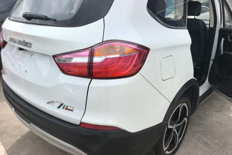 Used SWM X7 2016 1.5T Manual Luxury Edition 7 Seats Right Rear Taillight
