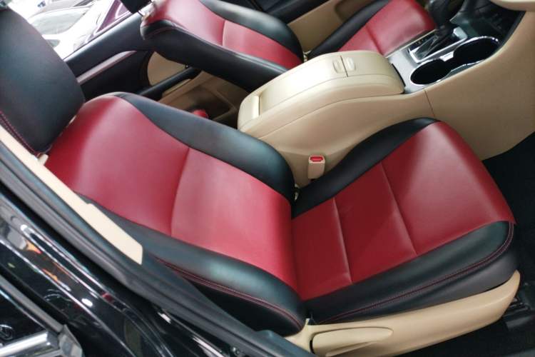 Used Toyota Highlander 2021 2.0T Two-Wheel Drive Elite Version 7-Seater
