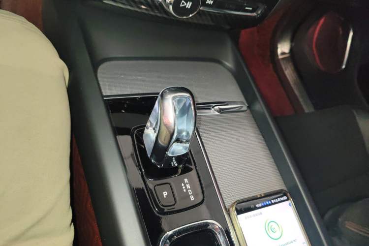 Used Volvo XC60 New Energy 2019 T8 E-Drive Hybrid Intelligent Luxury Sport Edition China V Standard
