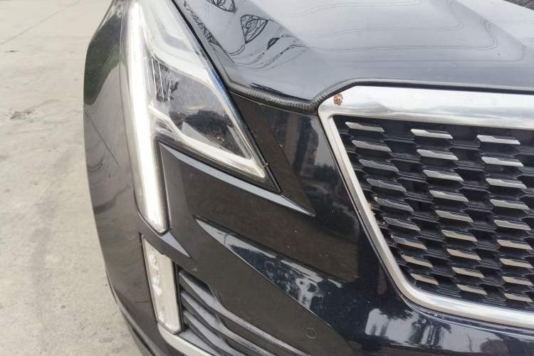 Used Cadillac XT5 2022 2.0T Two-Wheel Drive Luxury Version Right Front Headlight