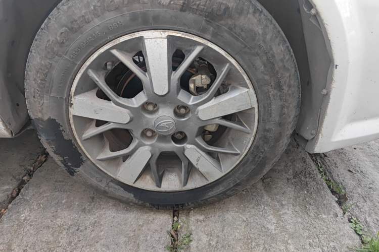 Used Soueast V3 Lingyue 2015 1.5L Manual Style Edition Right Front Wheel Hub