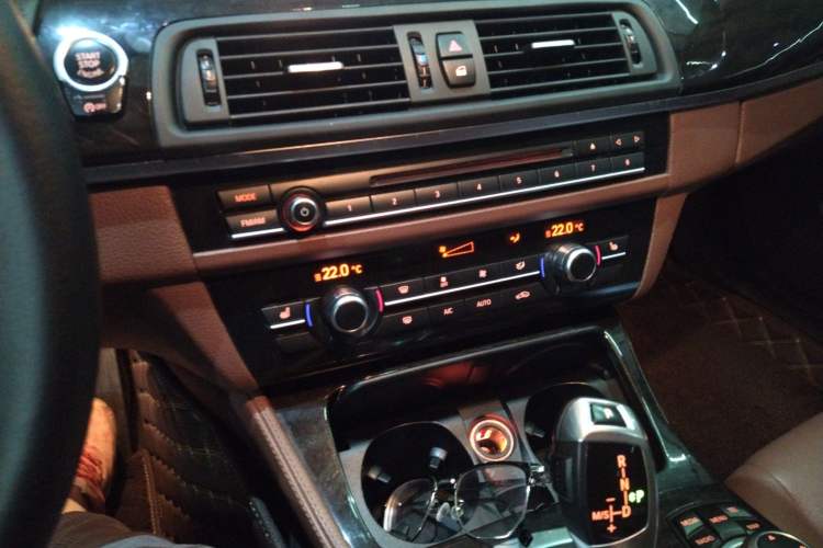 Used BMW 5 Series 2014 525Li Leading Model
