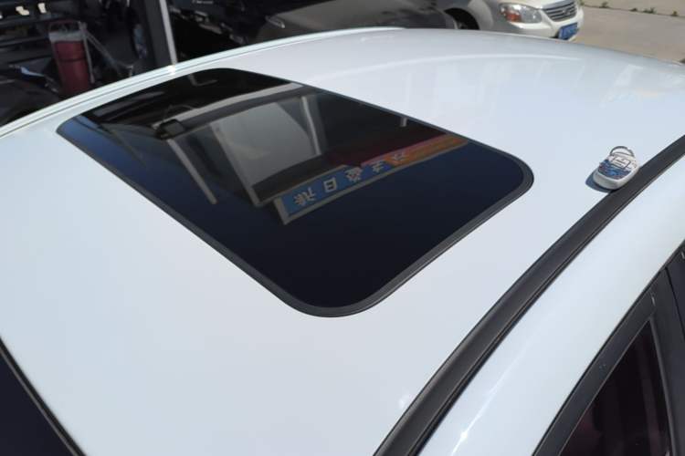 Used Geely Auto Emgrand 2017 Sedan Million Edition 1.5L CVT Upward Connectivity Version
