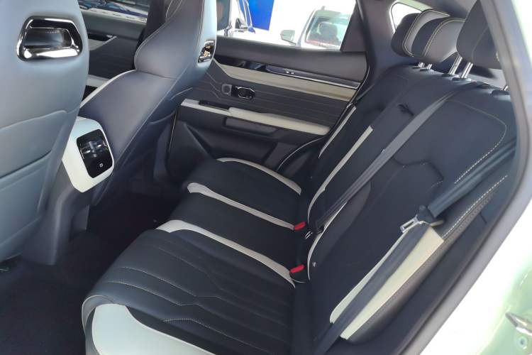 Used JETOUR Shanhai L6 2024 1.5TD DHT ULTRA