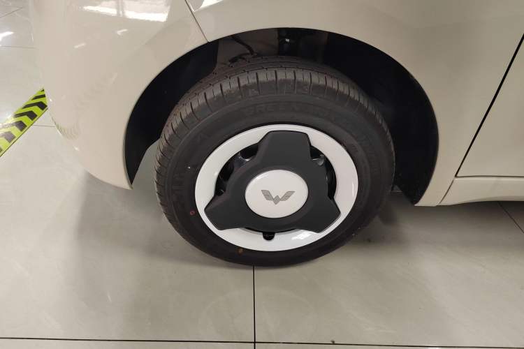 Used Wuling Hongguang MINIEV 2024 3rd Generation 215km Youth Edition Left Front Wheel Hub