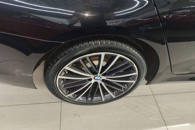 Used BMW 5 Series 2019 Restyled 530Li Luxury Edition M Sport Package Right Rear Wheel Hub
