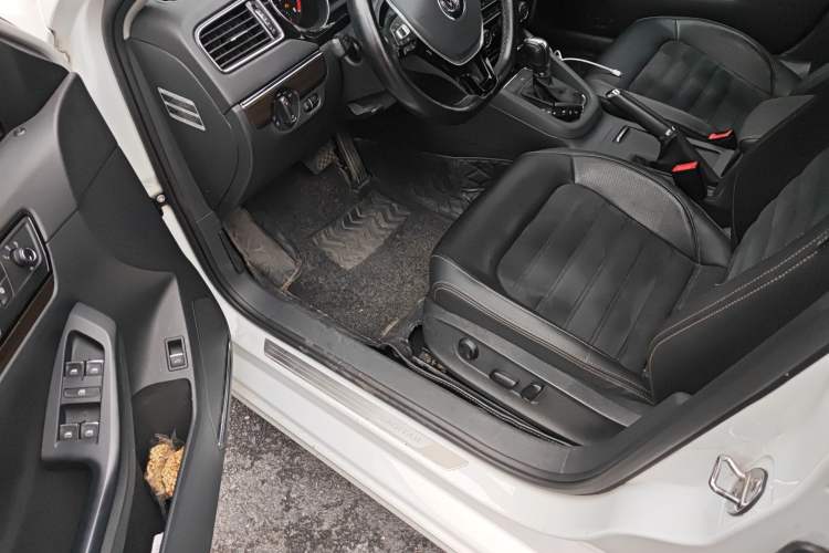 Used Volkswagen Sagitar 2015 230TSI Automatic Luxury Model