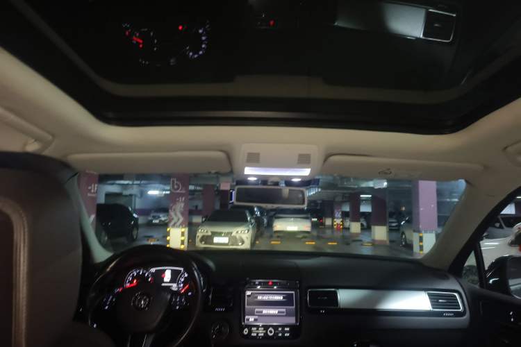 Used Volkswagen Touareg 2016 3.0 TSI Standard Version Headliner