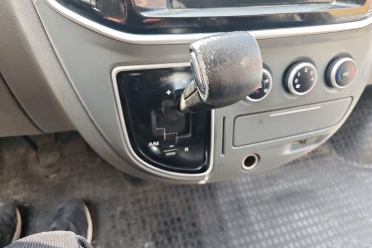 Used SAIC MAXUS Xintu V80 2018 2.5T AMT Commercial & Travel Long Wheelbase Mid-Roof 9-Seater