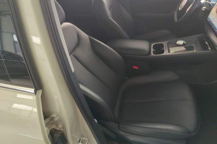 Used Baojun Yunhai 2024 140km Plug-in Hybrid Version
