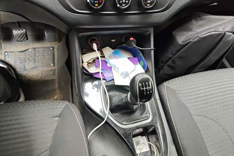 Used Baojun 730 2021 1.5L Manual Fashion Version 7 Seats Gear Lever