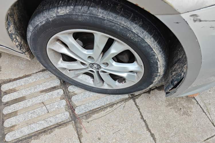 Used Kia K5 2012 2.0L Automatic GLS Right Front Wheel Hub