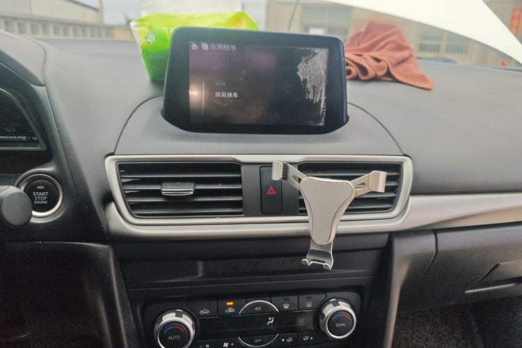 Used Mazda 3 Axela 2017 Sedan 1.5L Automatic Luxury Model China VI Standard
