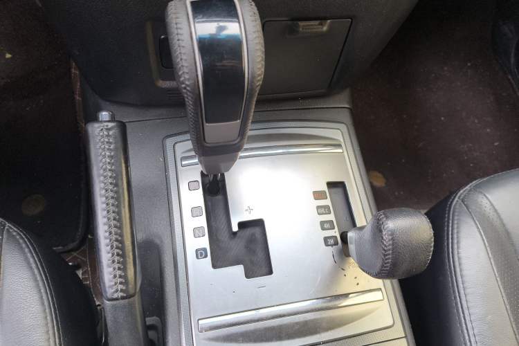 Used Mitsubishi Pajero 2010 3.0L Automatic Luxury Edition Gear Lever