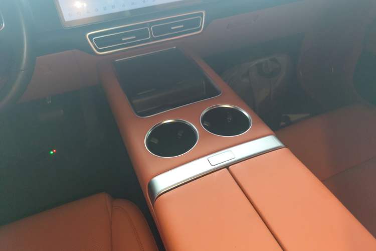 Used Li Auto L8 2023 Pro Model
