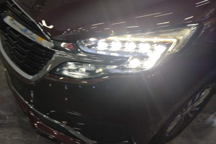 Used Buick GL8 2022 ES Landtrek 653T Luxury Edition