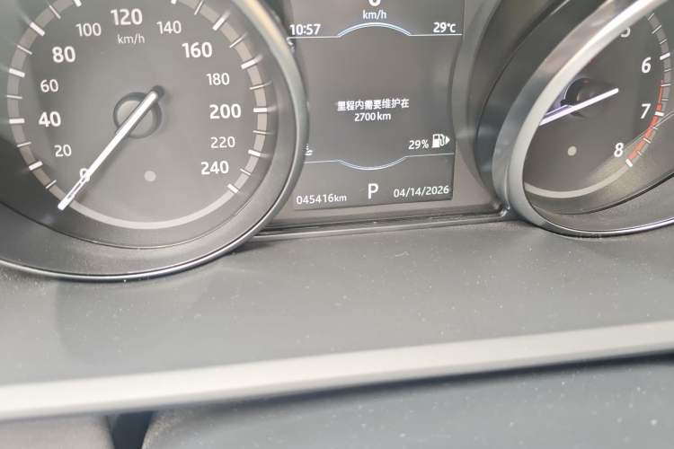 Used Land Rover Discovery 2018 3.0 SC V6 SE Odometer Close Up