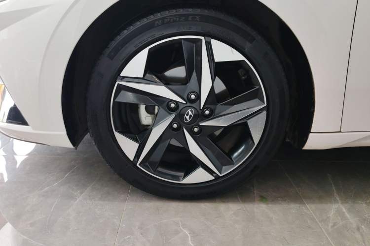 Used Hyundai Elantra 2021 1.5L CVT LUX Prestige Edition
