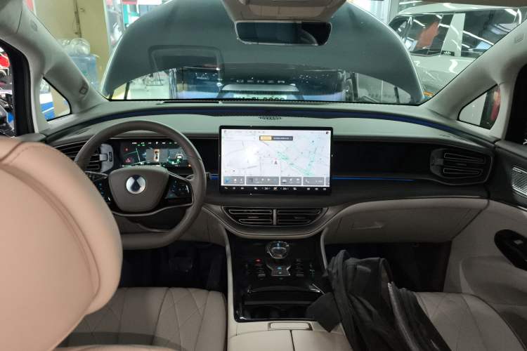 Used Denza D9 2022 DM-i 970 Four-Wheel Drive Flagship Model
