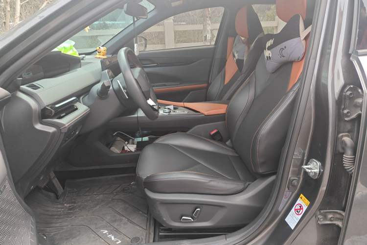 Used Changan UNI-V 2022 1.5T Prestige Version