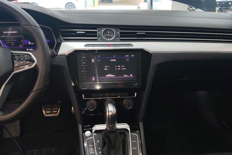 Used Volkswagen Magotan 2023 2 Million Units Limited-Edition 280TSI DSG Comfort Version Audio And AC Panel