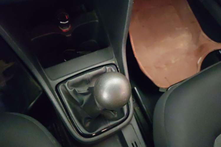 Used Volkswagen Jetta 2013 1.6L Manual Fashion Edition Gear Lever