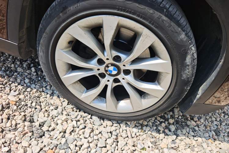 Used BMW X1 2013 sDrive18i Leading Model Right Front Wheel Hub