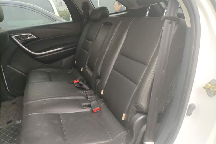 Used JMC Yusheng S350 2013 2.4T Automatic 2WD Diesel Luxury Edition 5 Seats
