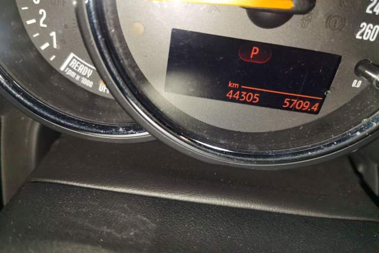 Used MINI Countryman 2017 1.5T COOPER ALL4 Odometer Close Up