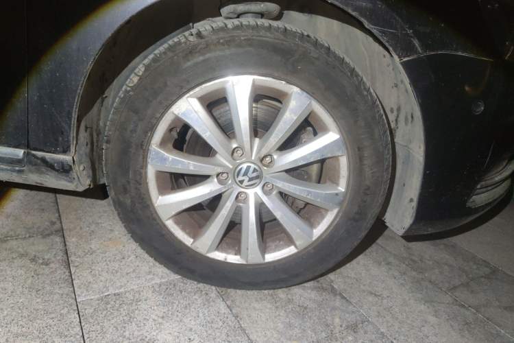 Used Volkswagen Magotan 2012 1.8TSI Luxury Model Right Front Wheel Hub