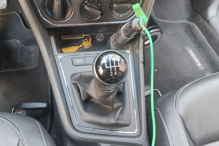 Used Volkswagen Lavida 2015 1.6L Manual Comfort Edition Gear Lever