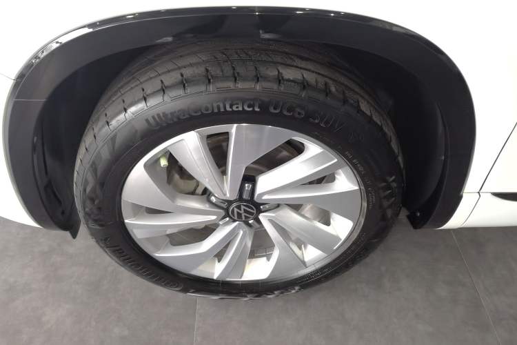 Used Volkswagen Tayron X 2020 330TSI Two-Wheel Drive Luxury Smart Connectivity Version Left Front Wheel Hub