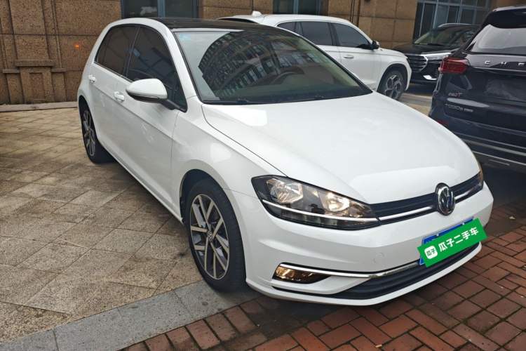 Used Volkswagen Golf 2020 Zhiai Edition 280TSI DSG Comfort Model Front Right 45 Deg