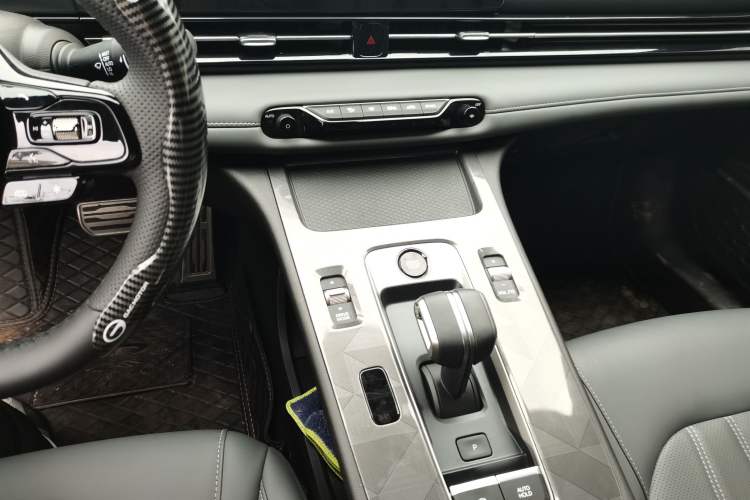 Used GAC Trumpchi EMPOW 2025 270T DCT Yingbao R-Style Dynamic Edition Audio And AC Panel