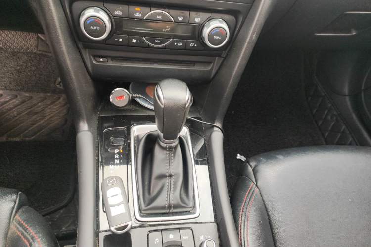 Used Mazda 3 Axela 2019 Cloud-Controlled Sedan 1.5L Automatic Luxury Model China VI Standard Gear Lever