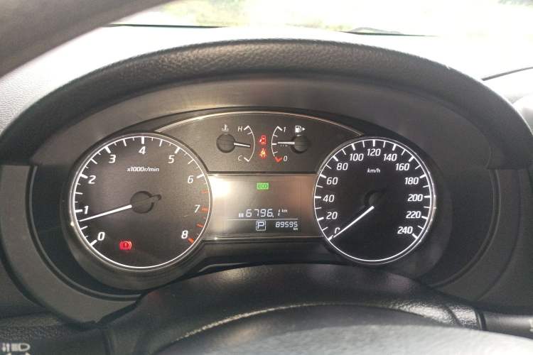 Used Nissan Tiida 2016 1.6L CVT Cool Dynamic Edition