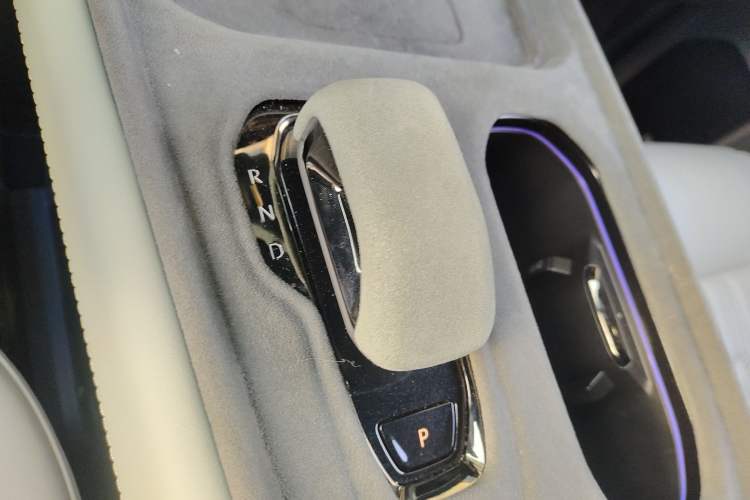 Used Zeekr 009 2024 7-Seater Walk-Through Version Four-Wheel Drive 108 kWh Gear Lever