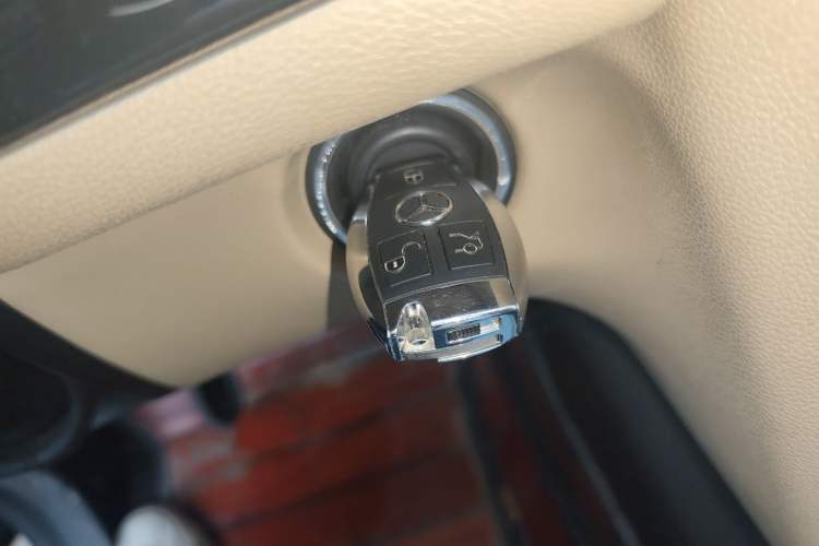 Used Mercedes-Benz R-Class 2015 R 400 4MATIC Luxury Model Vehicle Key