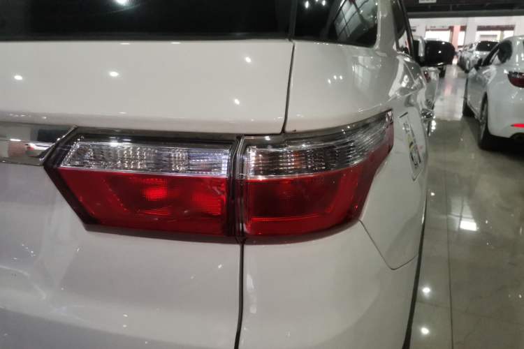 Used Dongfeng Fengon S560 2018 1.8L Manual Urban Model 7 Seats
