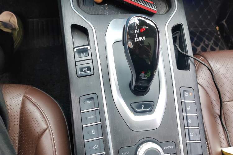 Used Wey VV6 2021 2.0T Two-Wheel Drive Smart Plus
