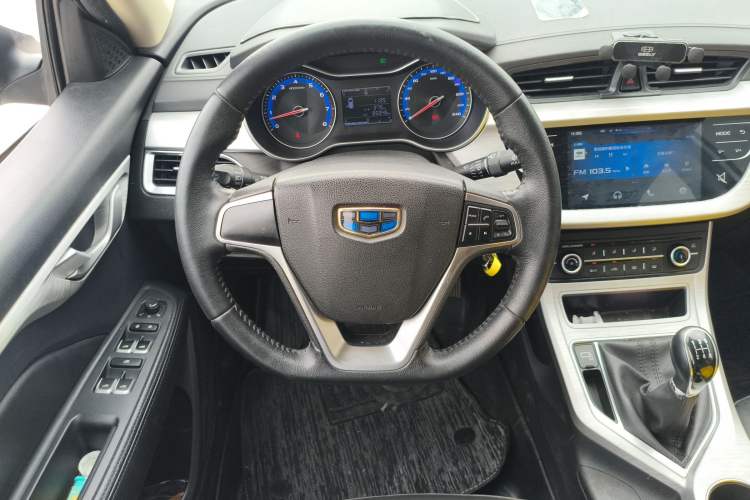 Used Geely Auto Vision 2019 Upgraded Model 1.5L Manual Luxury Version China V Standard
