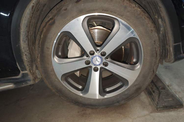 Used Mercedes-Benz GLC 2017 GLC 260 4MATIC Luxury Model Right Front Wheel Hub