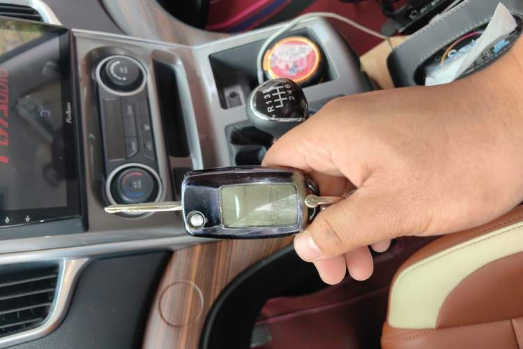 Used FORTHING Lingzhi PLUS 2021 2.0L Manual Standard Version CNG 7 Seats