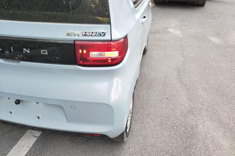 Used Wuling Hongguang MINIEV 2020 Zizai Version Lithium-NMC Right Rear Taillight