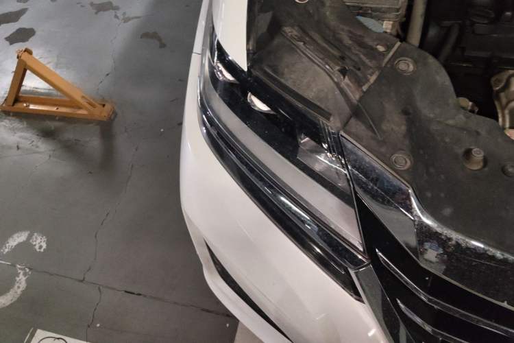 Used Honda Elysion 2016 2.4L Comfort Edition Right Front Headlight