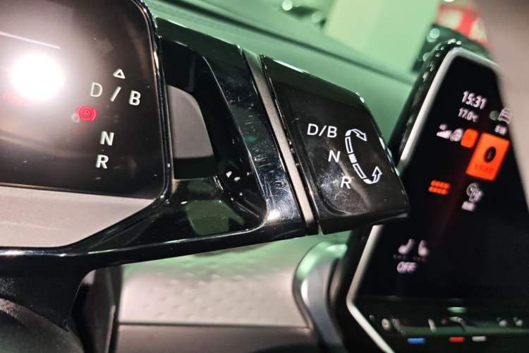 Used Volkswagen ID.6 X 2023 Ultra-Intelligent Long-Range Version Gear Lever